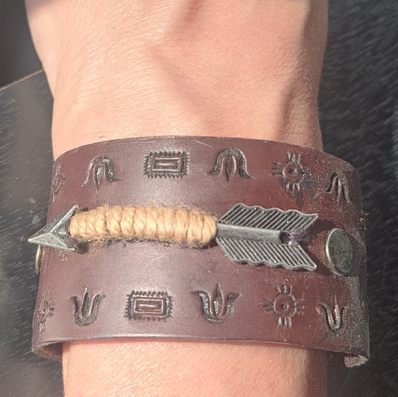 Hand Crafted Jewelry - ⭐3 For $21⭐Hand Crafted Brown Leather Bracelet with Silver Arrow